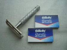 Vintage GILLETTE Tech 1970s 3-piece safety razor #1