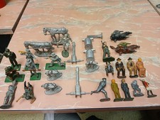 29 Vintage Misc Lead Toy Soldiers, Artillery Mules Civilians Britians Blue Box