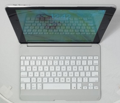 Apple iPad Air 1st Gen A1475 Cellular 64GB MF009LL/A Bundle Keyboard + Covers