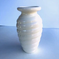 Vintage Haeger Swirl Beehive Classic White Art Deco Vase Art Pottery 8”T 3.5”W