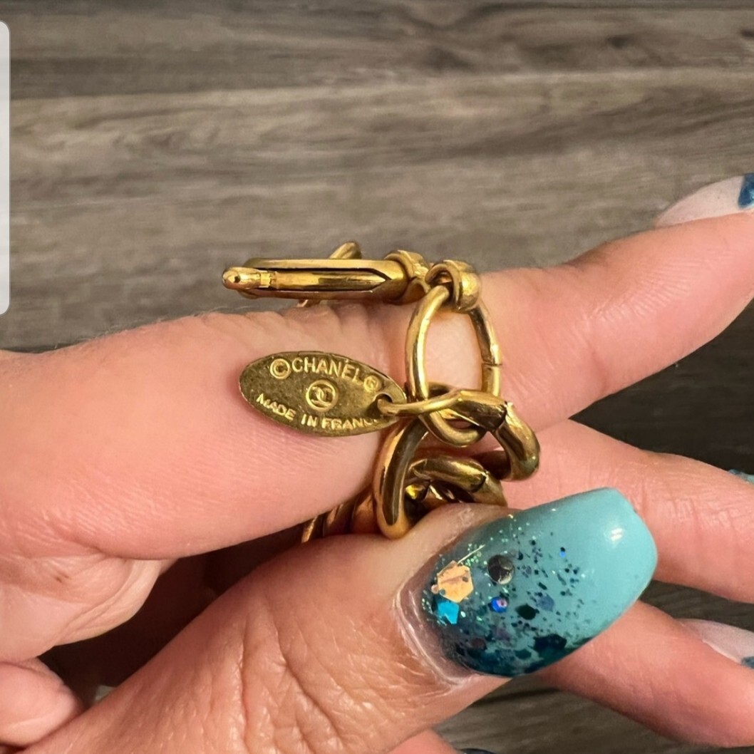 Authentic CHANEL Vintage 31 RUE CAMBON CHARM chunky Gilt Authentic CHANEL Vintage 31 RUE CAMBON CHARM chunky Gilt