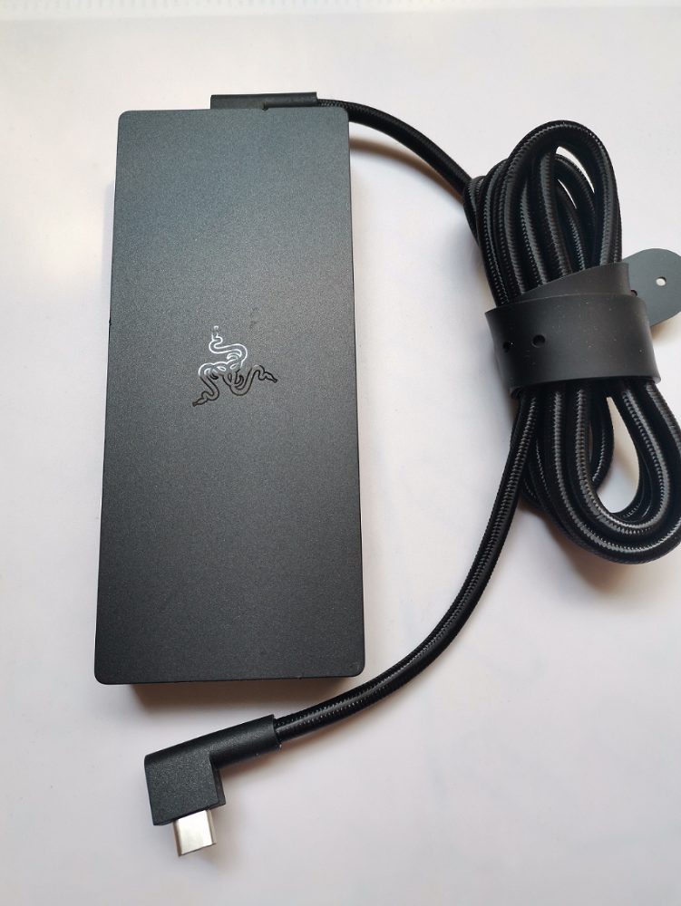 Original Razer Blade 18 i9 13950HX 19.5V 16.92A RC30-0484 Adapter