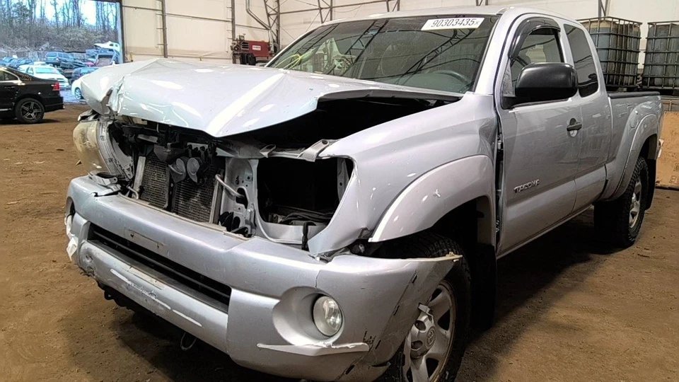 Driver Left Front Spindle/Knuckle Fits 05-23 TACOMA 6860859 - Image 4 of 4