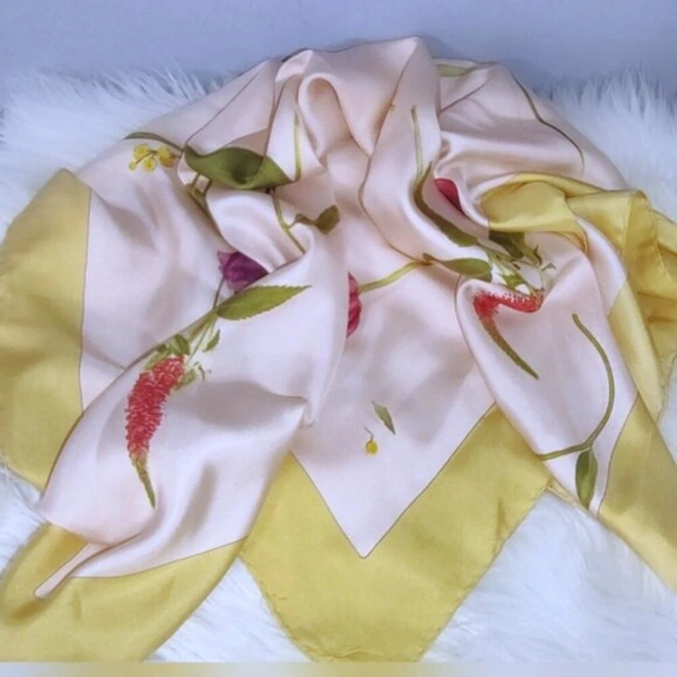 Ferragamo bufanda floral seda 34" usada en excelente estado Foto 2 de 4