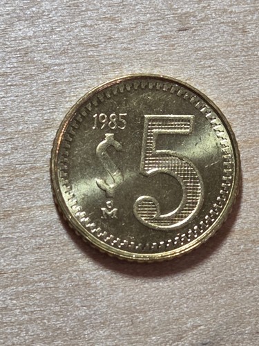 Mexico 5 Pesos coin, 1985. KM# 502, brass. National emblem. Almost uncirculated.