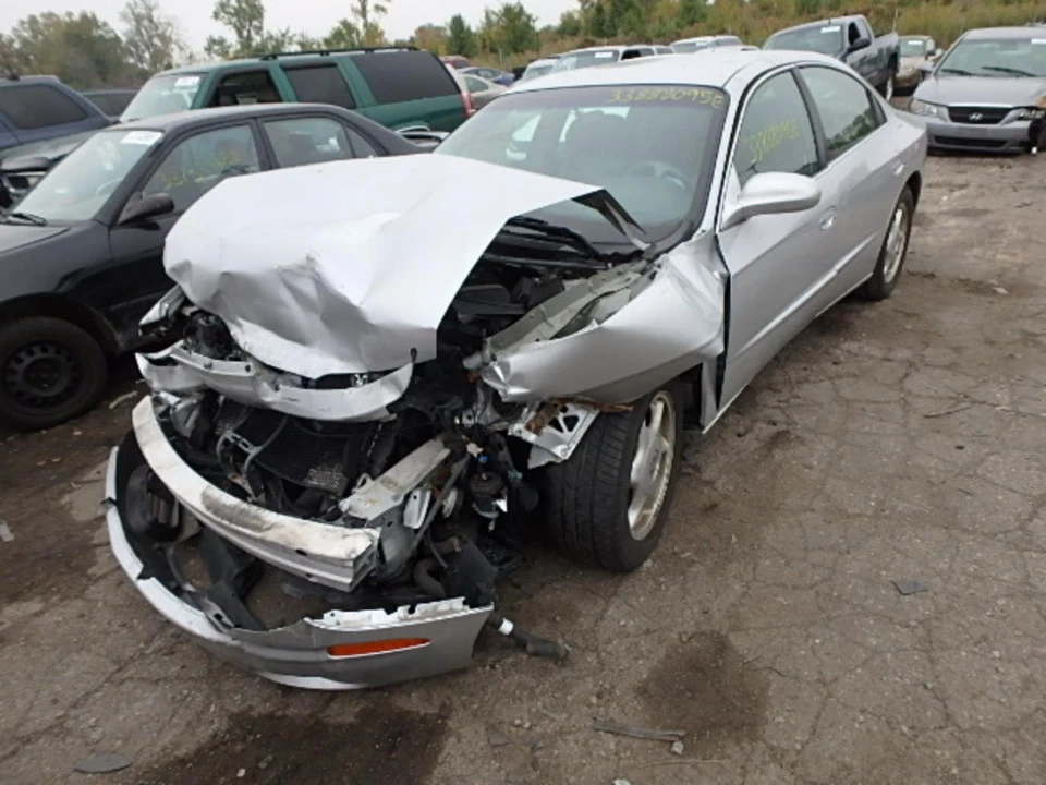 Conjunto de luz trasera derecha usado se adapta a: Oldsmobile Aurora 2001 cuarto panel montaje Foto 2 de 4