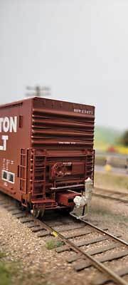 Details West 389 HO Scale Side-Mount End-of-Train Device -- With Red LED and Sca