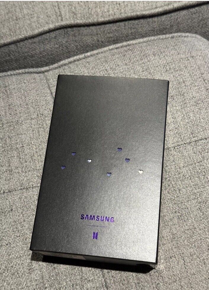 Samsung Galaxy Buds+ BTS Edition With Wireless Charger Pad Samsung Galaxy Buds+ BTS Edition With Wireless Charger Pad