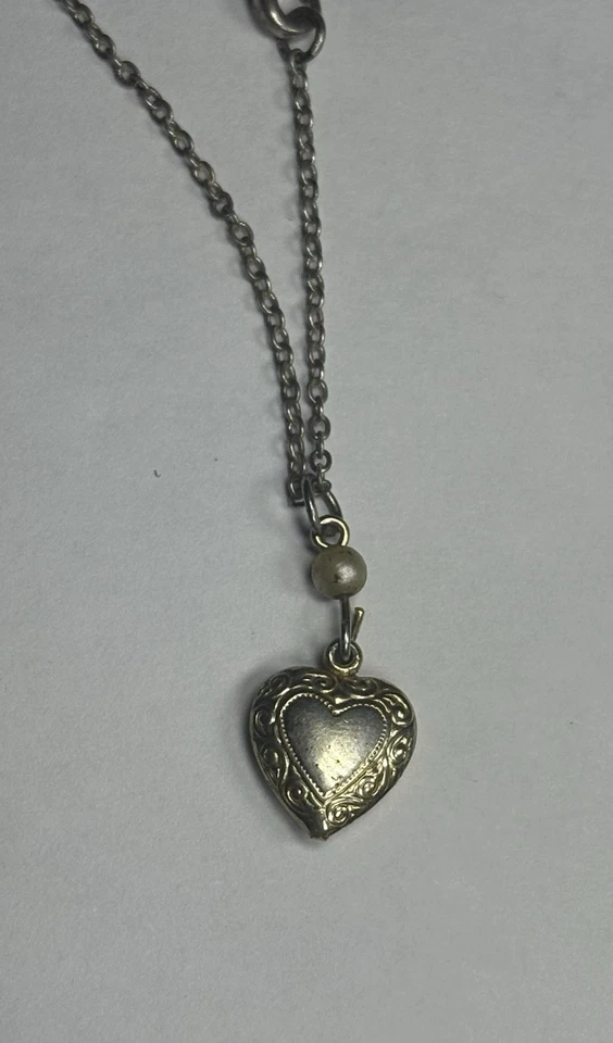 Silver Heart Pendant and oval locket - Image 4 of 4