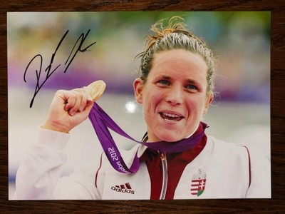Eva Risztov Swimming hand signed 13x18 cm photo