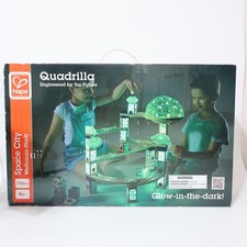 Hape Quadrilla Space City Glow-in-the-Dark Marble Run Set scatola aperta NUOVO