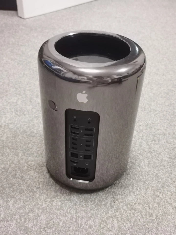 RESTORED Apple Mac Pro 2013 | 12 Core | D700 | Very Good Condition - Image 2 of 4