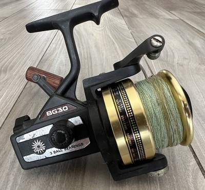 Daiwa BG30 Fishing Spinning Reel w/ Braid Line