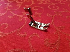 Genuine Singer Slant Regular Zig Zag Foot Feet 301,401,600,500,700,2000  #172075