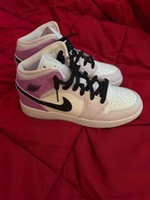 Air Jordan 1 Mid GS Youth Size 6.5 Women's Size 8 Barely Grape Purple Pink