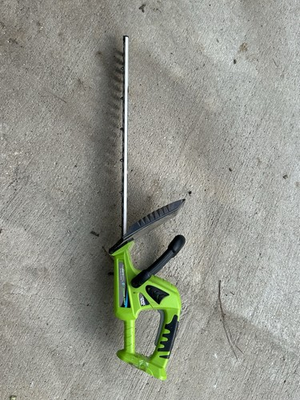 #ad Earthwise LHT11122 18 Volt 22 Inch Cordless Hedge Trimmer No Battery No Charger $50.00