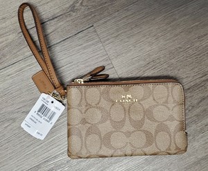 coach wristlet wallet price