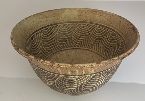 Large Studio Art Pottery Bowl – 13" MCM Geometric Design, Rustic Texture - Picture 8 of 12