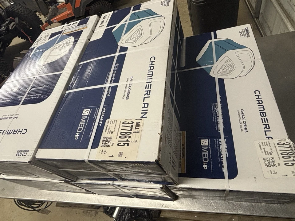 Chamberlain C2102 1/2 HP Chain Drive Garage Door Opener - Image 2 of 3