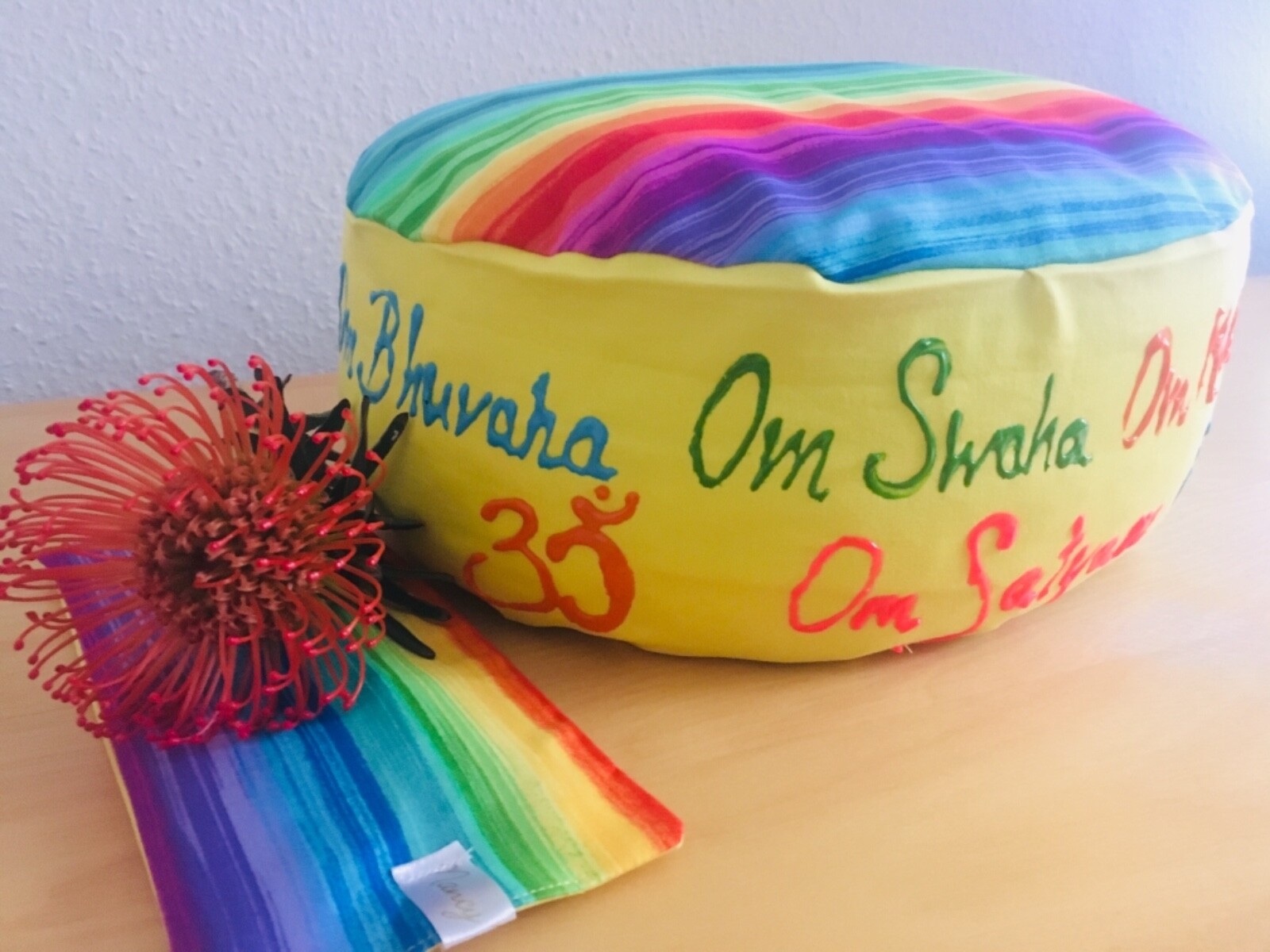 Yoga - Meditation Set „the Rainbow“ mit Gayathri Mantra Om