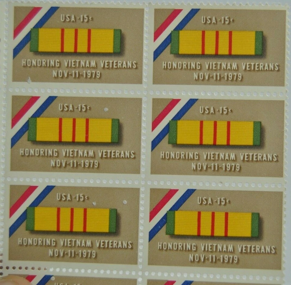 USA 15 Cent Stamp Block of Ten HONORING VIETNAM VETERANS Scott 1802 - Image 2 of 4