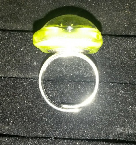1- BAGUE JEUNE CREATEUR 23EME FUSION EN VERRE INDUSTRIEL TRES CLASSE ET CHIC - Picture 2 of 3