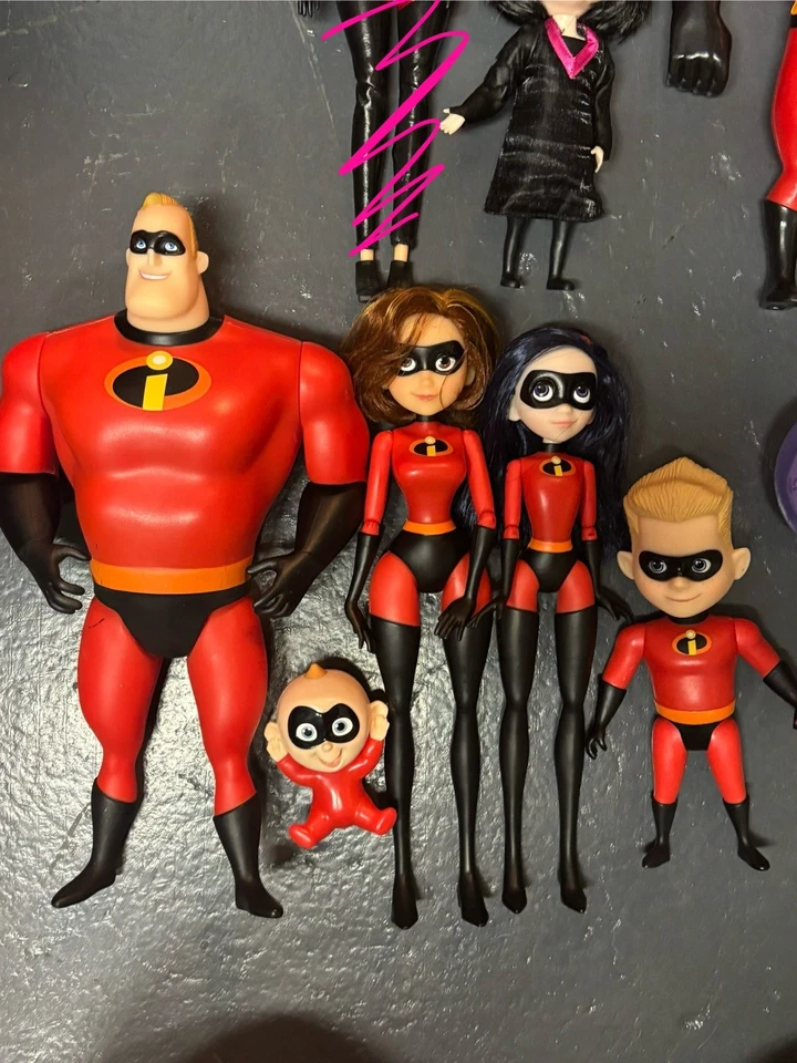 The Incredibles Family Doll/Action Figure Lot - Image 2 of 4