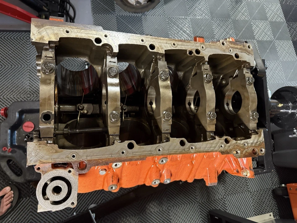 BLOQUE MOTOR DESNUDO HEMI BGE CHRYSLER DODGE JEEP 6,4 L # 68249194AA Foto 3 de 4