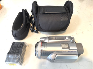 Panasonic PV-GS500 2.7" LCD 3CCD Mini DV 4MP Handheld Digital Camcorder- Clean