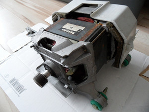 Motor von Miele für Waschmaschine guter Zustand Ersatzteil schaut vorbei
