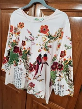 Collections Etc. Women s Scoop Neck Tee Shirt Size L