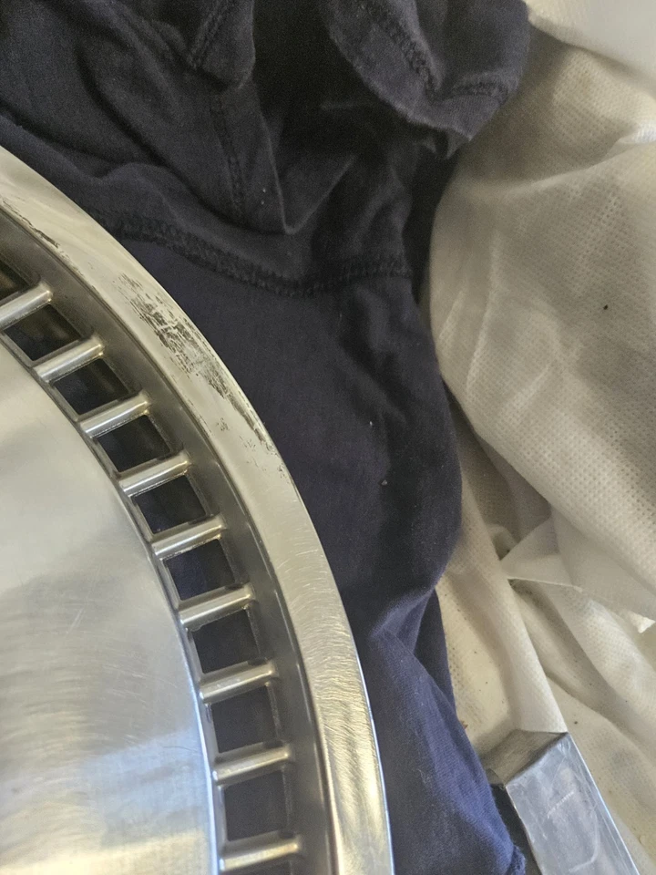 Oldsmobile 1980-1990 NOS Deluxe Vintage Cubierta de rueda 98 Delta 88 Custom Cruiser Foto 4 de 4