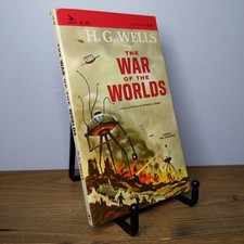 The War Of The Worlds by H.G. Wells (1964, Vintage Sci-fi Airmont Paperback)