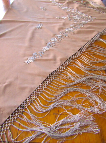 VINTAGE SILK EMBROIDED SHAWL HAND KNOTTED FRINGE - Picture 5 of 6