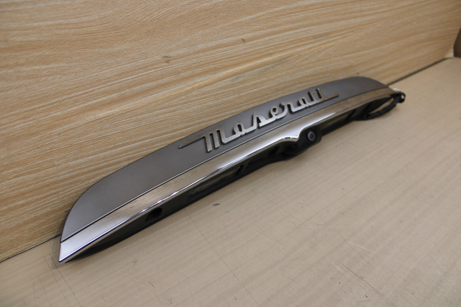 14-22 MASERATI GHIBLI TRUNK LID MOLDING APPLIQUE + CAMERA LIGHT GRAY OEM GENUINE