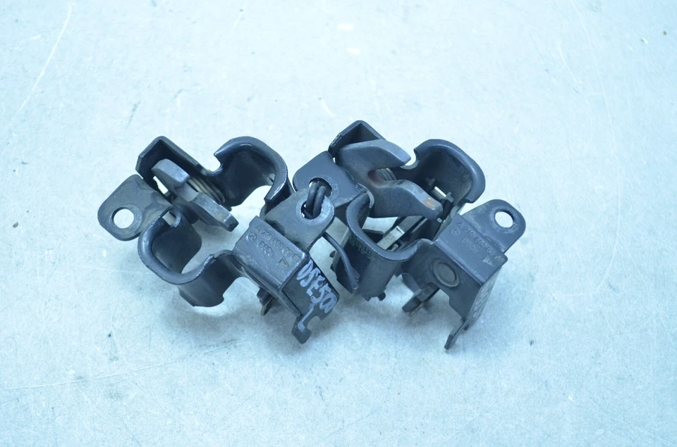 03-09 MERCEDES-BENZ W211 E500 JUEGO DE PESTILLOS DE BLOQUEO INFERIOR CAPÓ DELANTERO IZQUIERDO/DERECHO OEM Foto 3 de 4