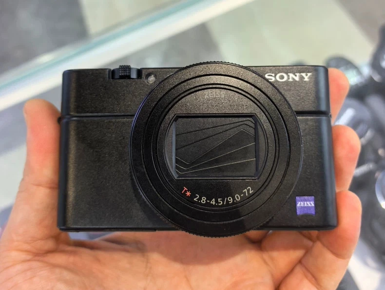 25+ Sony Cyber-shot DSC-RX100 VI Sony Cyber-shot Digital Cameras
