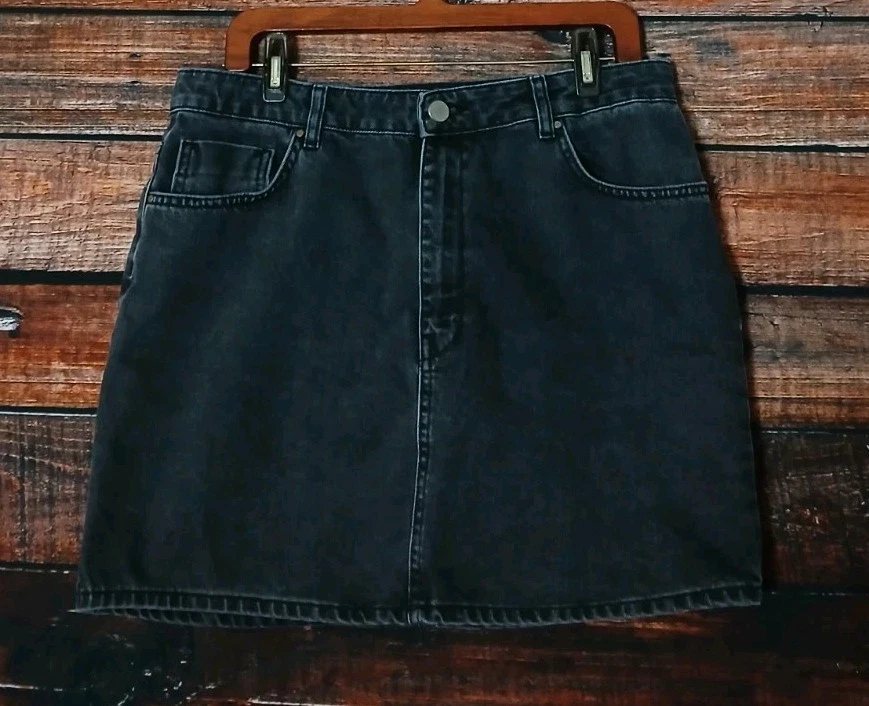 Mini falda vaquera negra lavada talla 12 de ASOS de 5 bolsillos con cremallera 100 % algodón  Foto 3 de 4