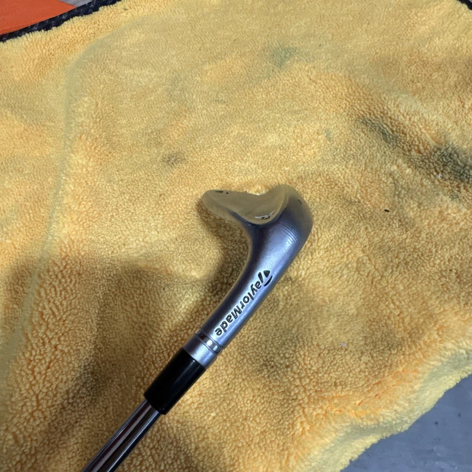 Черный сэнд-ведж TaylorMade Milled Grind 3 54 градуса 54,11 SB сталь для правосторонней стойки - Изображение 2 из 4