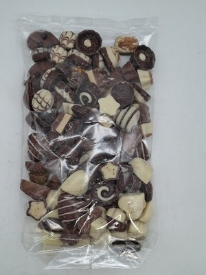 1 x 700gr. Lindt Jahrespralinen MHD 08.2026 !!! (1000gr./13,99  )