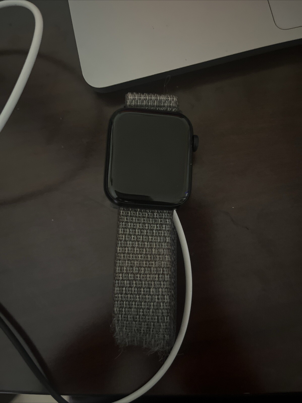 Apple Watch SE GPS 44mm Midnight Aluminum Case with Midnight Sport Band  -image