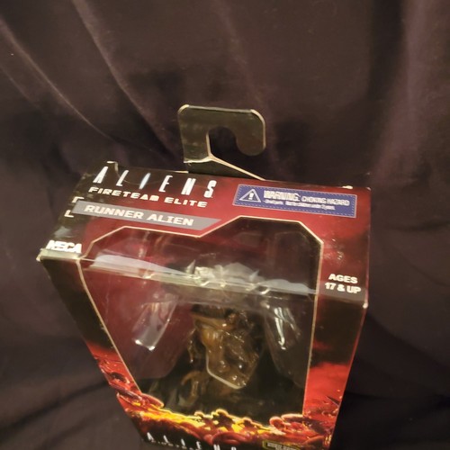 Figura de acción NECA Alien The Aliens Fireteam Elite Runner SELLADA (desgaste en caja) - Imagen 2 de 3