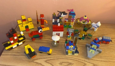 small lego kit 16 classic brick figures , vehicle and buildings starter kits