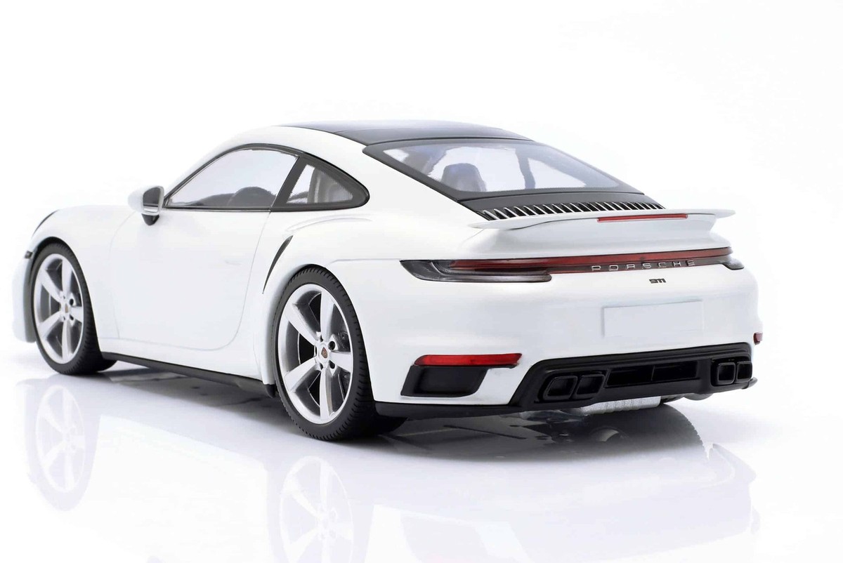 Minichamps - 1:18 Porsche 911 (992) Turbo S 2021 White - Porsche