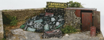 Wills SS40 Scrapyard, Small Stone Building & Scrap Pile Plastic Kit OO Gauge