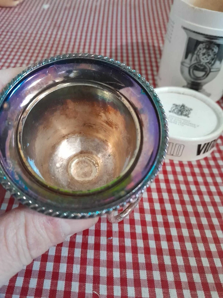 Viners of Sheffield ANFORa VASO HENKEL VASO piccolo in metallo argentato Vintage - Immagine 2 di 4