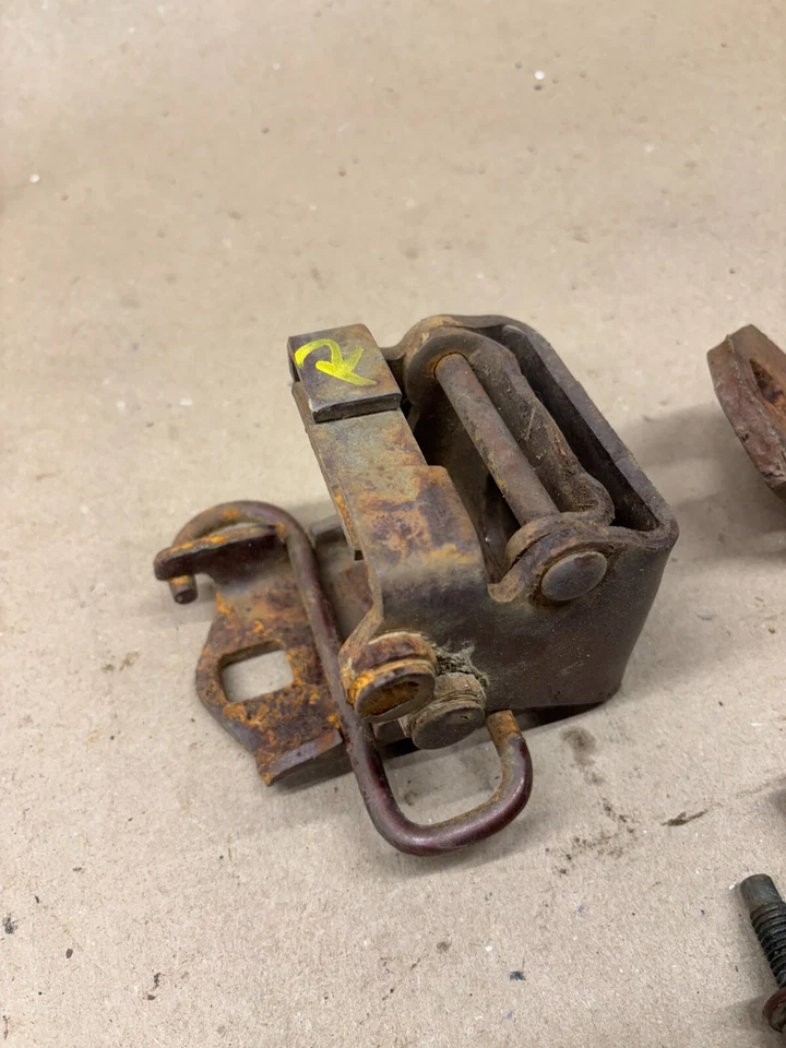 1973 1974 1975 1976 Dodge Dart Demon Valiant puerta derecha bisagras juego par oe Foto 2 de 4