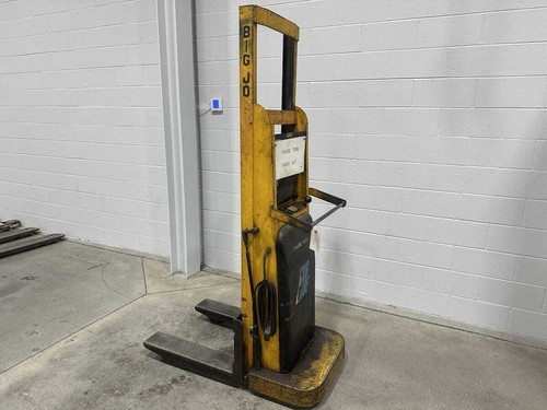 Big Joe 1018-R6 1000 lbs Motorized Pallet Stacker