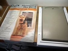 PetSafe Freedom Aluminum Pet Door/Size:81/8  x113/4  Flap Opening