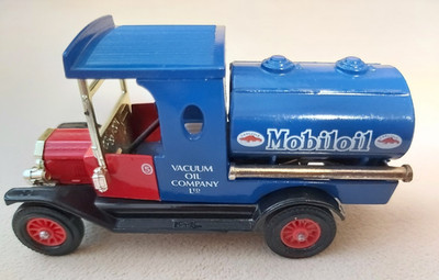 Matchbox Models of Yesteryear    FORD MODEL T   VACUUM OIL COMPANY LTD MOBILOIL